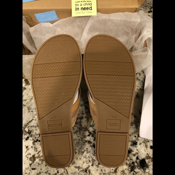 Toms leather slides size 8 - Picture 4 of 5